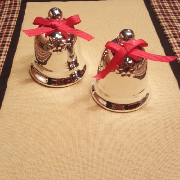 HALLMARK SALT & PEPPER SHAKERS - Picture 2 of 3